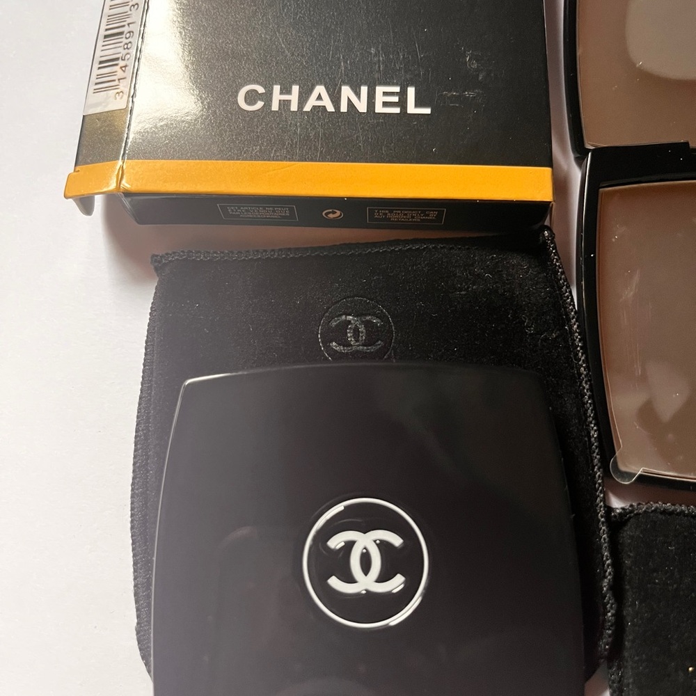 NIB Chanel Black Compact Mirror Black CC mirror velvet dust bag pouch